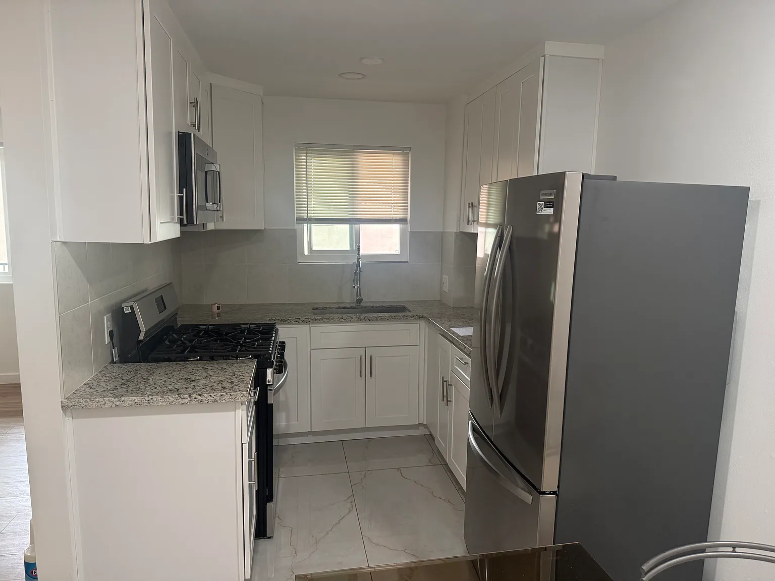 2 bed, 1000 sqft, $2,500 — Photo 4
