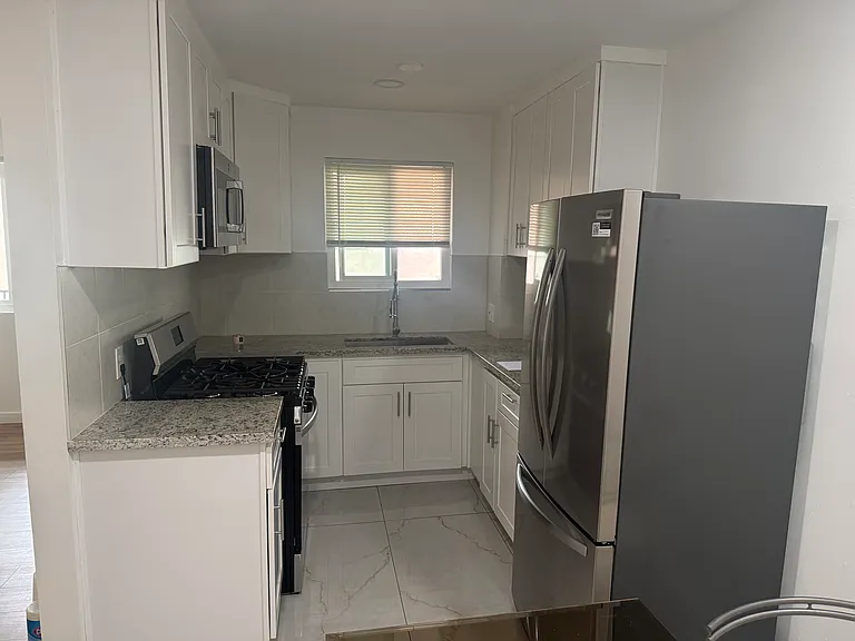 516 E Maple St #4 — Photo 4