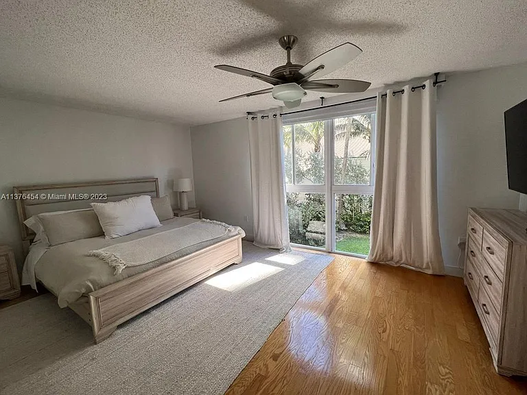 15645 Collins Ave #206 — Photo 7