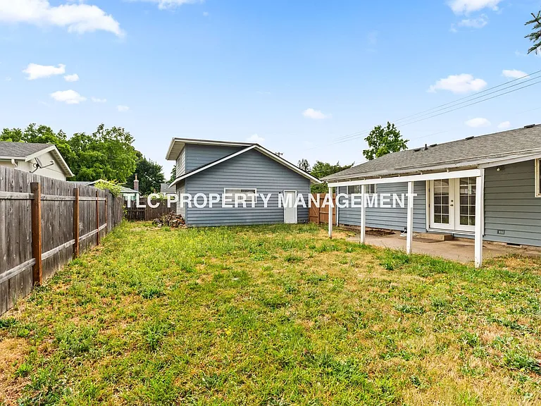 4669-4671 Barger Dr — Photo 23