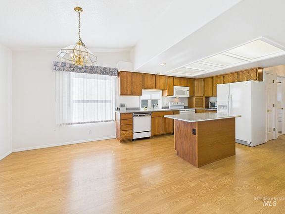 5th image of 1480 Fernlee Cir