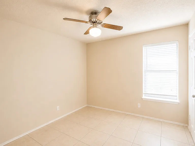 1410 Flameleaf Dr — Photo 31