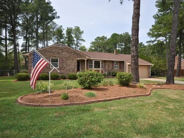 24 Bayview Dr, Poquoson, VA 23662
