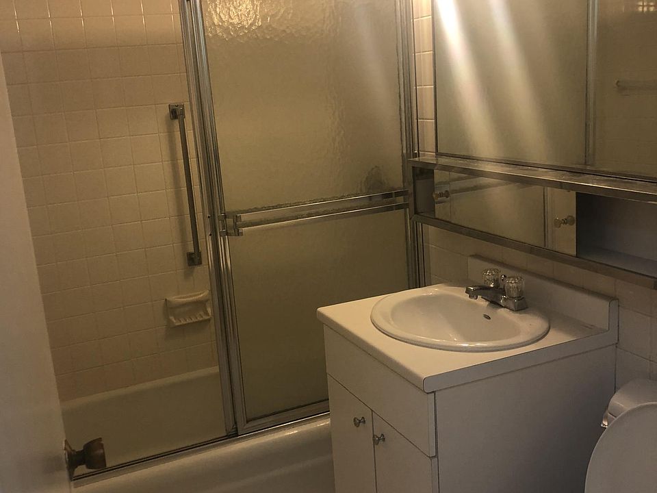 2nd image of 20 Williams St