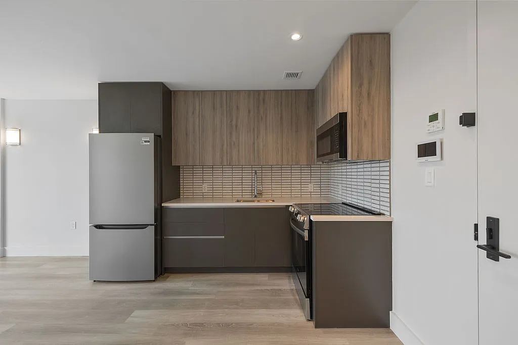 Building Photo - 2605 Snyder Ave #6M