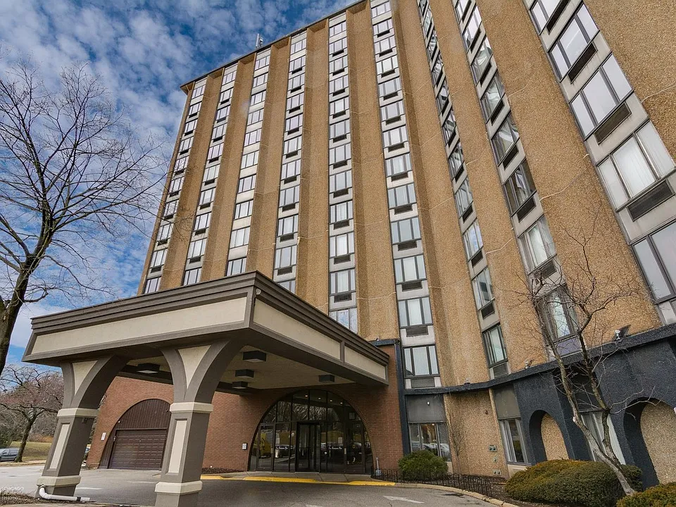 1 Renaissance Pl #511