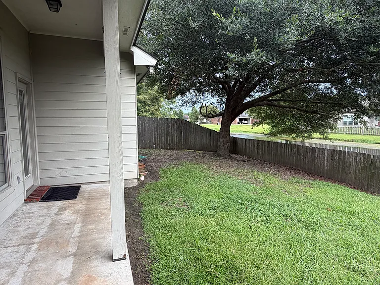 3001 Northbank Dr — Photo 7