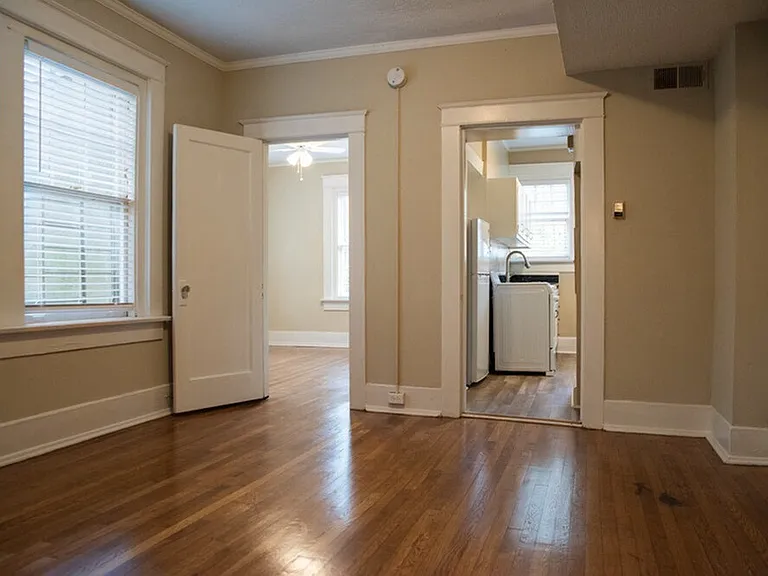 The Blackstone and Petite Maison Apartments — Photo 3