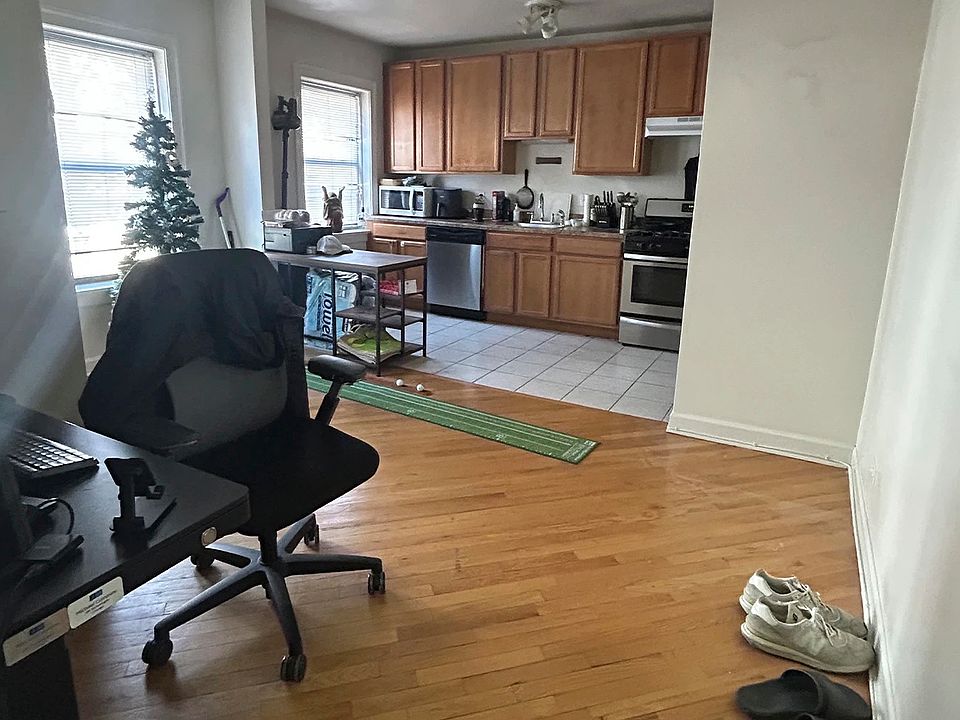 1st image of 3323 N Lakewood Ave APT 2