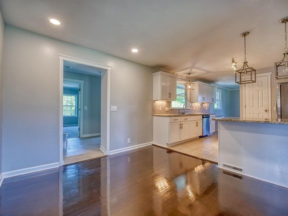 3rd image of 505 Northcrest Dr