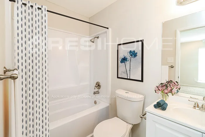 1001 John Reagan St — Photo 12