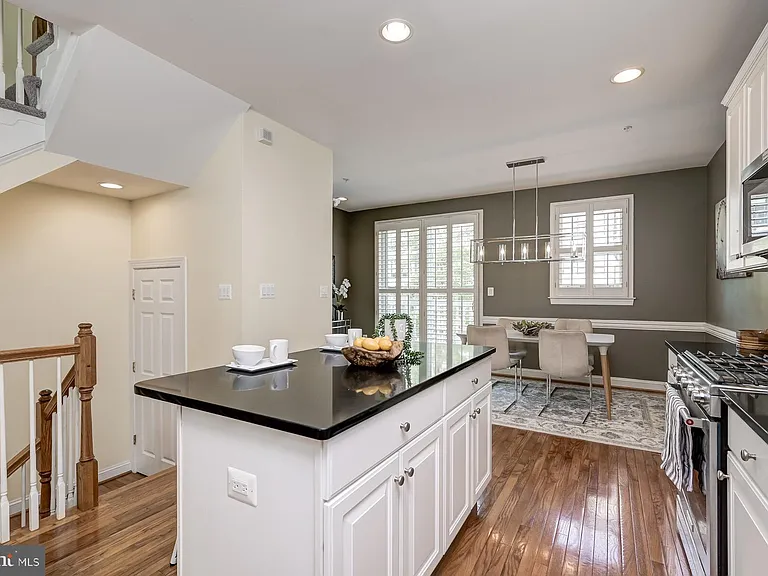 1236 Harbor Island Walk — Photo 15