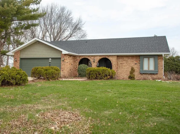1306 Olympic Dr, Waterloo, IA 50701