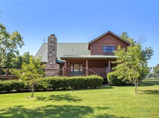 5205 Paradise Rd, Smithville, MO 64089