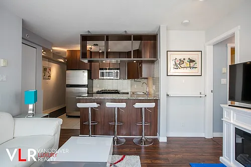 1010 Richards St #1702 Photo 1