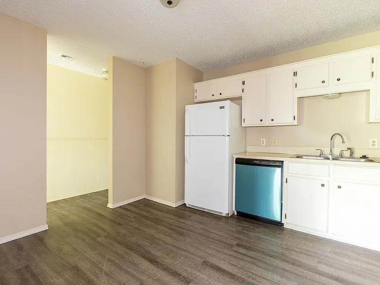 W Lillian St Fourplex — Photo 34