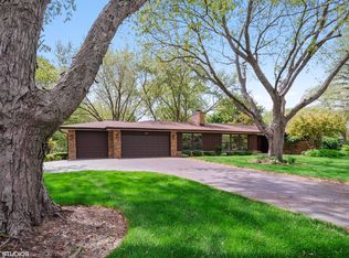 45 Lagoon Dr, Hawthorn Woods, IL