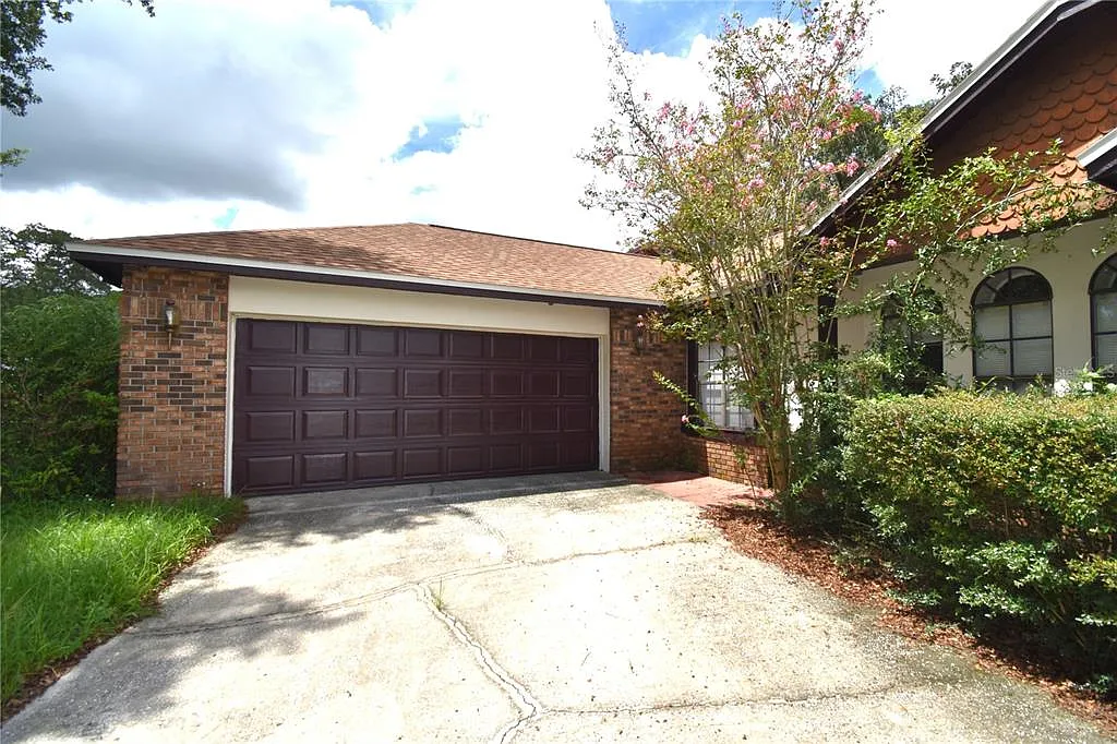 3 bed, 2.0 bath, 1836 sqft, $2,395 — Photo 3