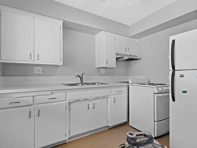 1148 El Paseo St #10 — Photo 4