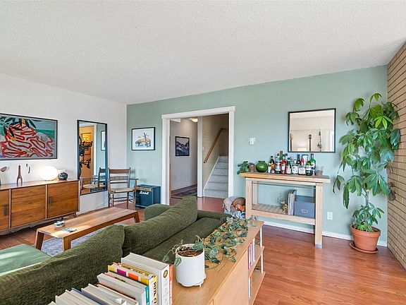 4th image of 840 Craigflower Rd #4