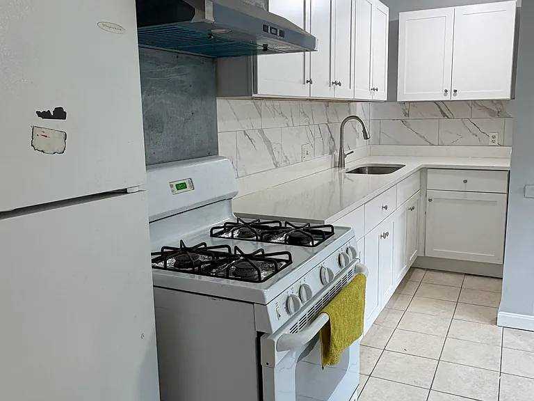 52 Phillips St #1 — Photo 8