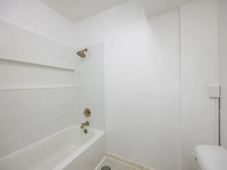 De Selm Apartments | Vintage Architecture with Fresh Modern Interiors — Photo 17