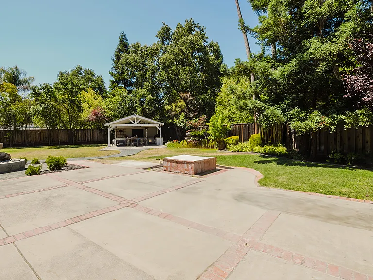 35 Sandra Ct — Photo 34
