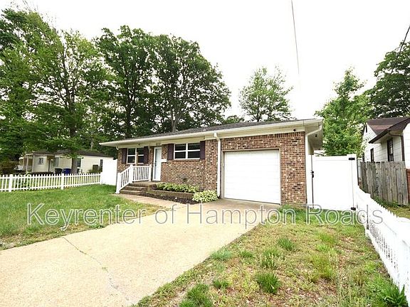 3rd image of 823 Brentwood Dr