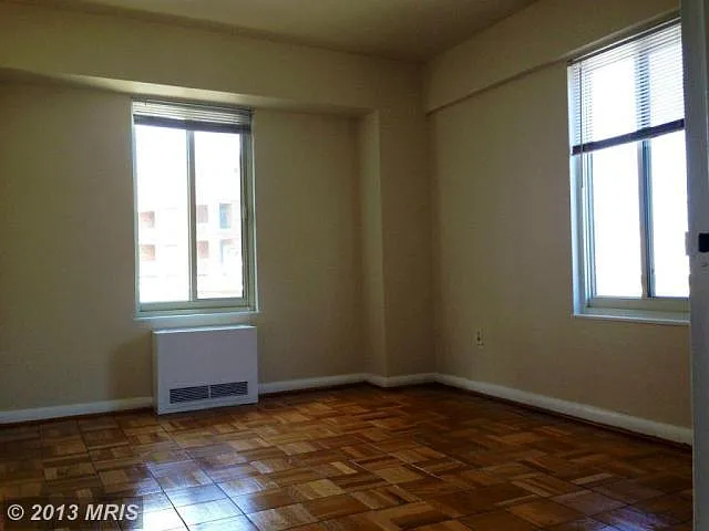 Huge Bedroom with windows on two sides. (Plus attached bathroon)