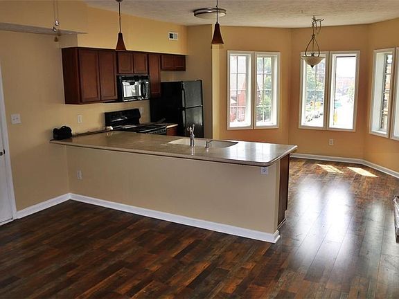 2nd image of 1601 N Delaware St APT 3A