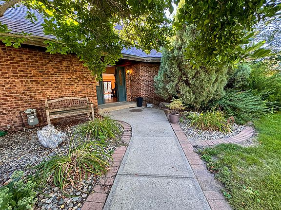 3rd image of 1440 Riverview Dr