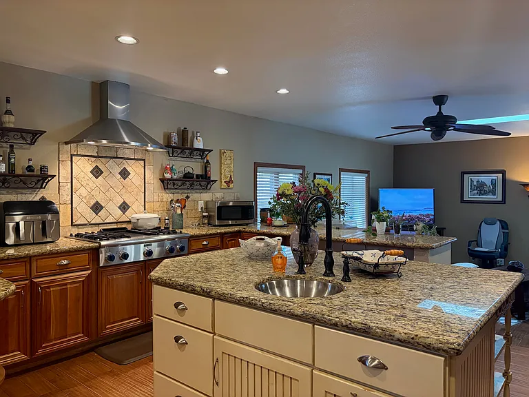 22882 Carriage Dr — Photo 8