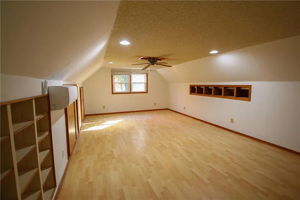 1 bed, 1.0 bath, 1968 sqft, $1,500 — Photo 2