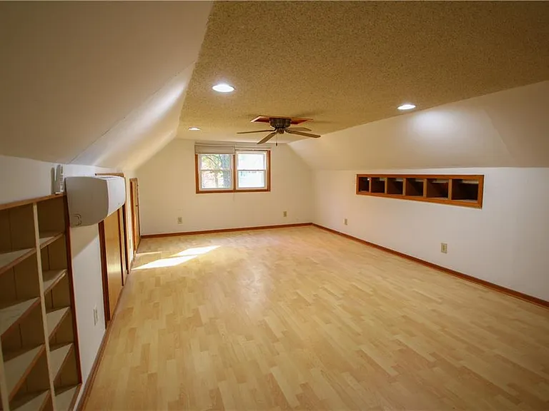 105 Homeport Dr — Photo 2