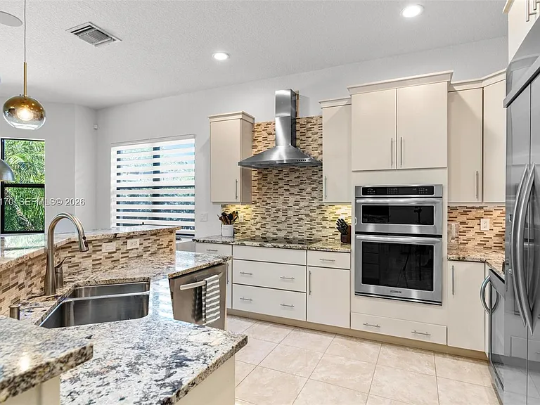 10185 Cameilla St — Photo 16
