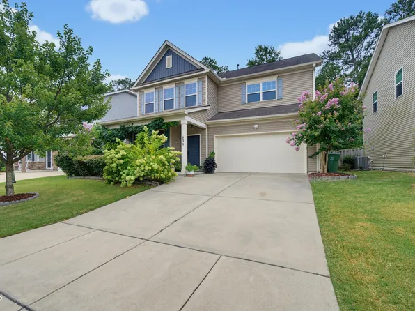 635 Lavenham Ln, Fuquay Varina, NC 27526