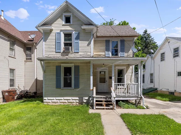 14 W Empire St, Freeport, IL 61032