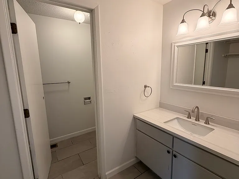 1641 Whitehall Dr — Photo 2
