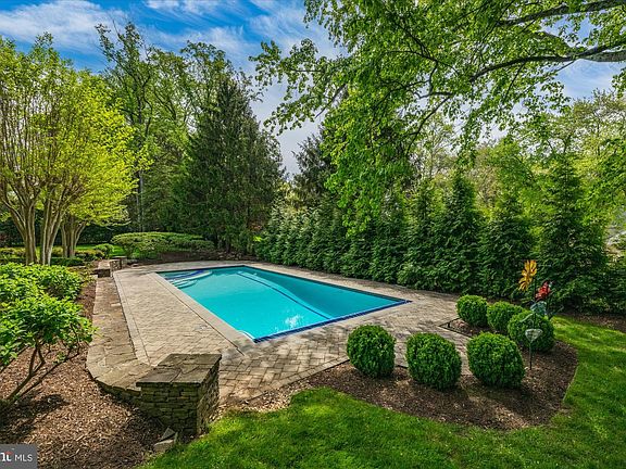 4th image of 8405 Brookewood Ct