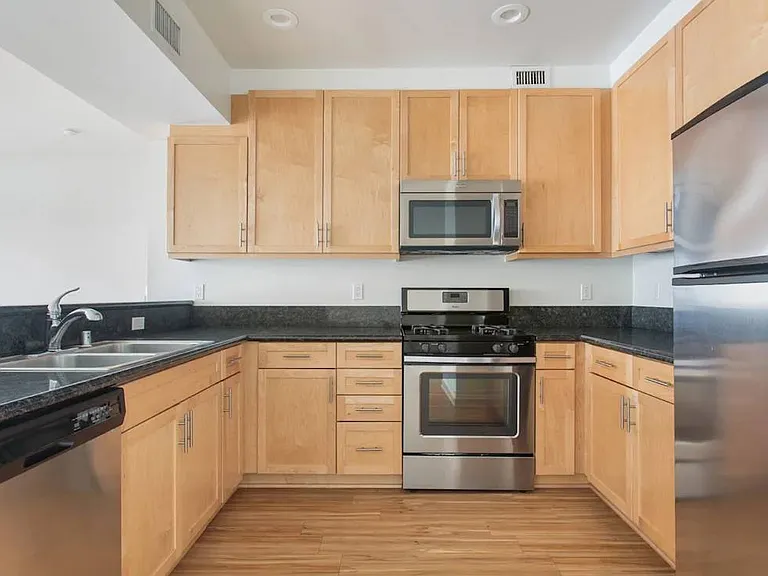 Mayfair Residences — Photo 35