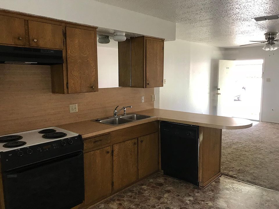 2nd image of 500 W Broadway St