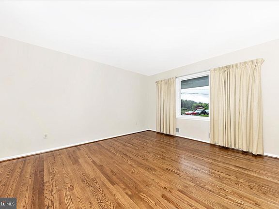 5th image of 1504 Seminole Ln