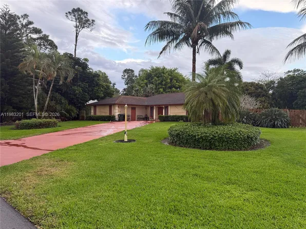 5940 Piney Ct, Greenacres, FL 33463
