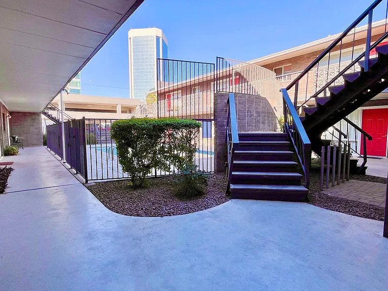 45 Lexington — Photo 23