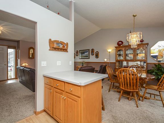 4th image of 2405 Greenbriar Ln