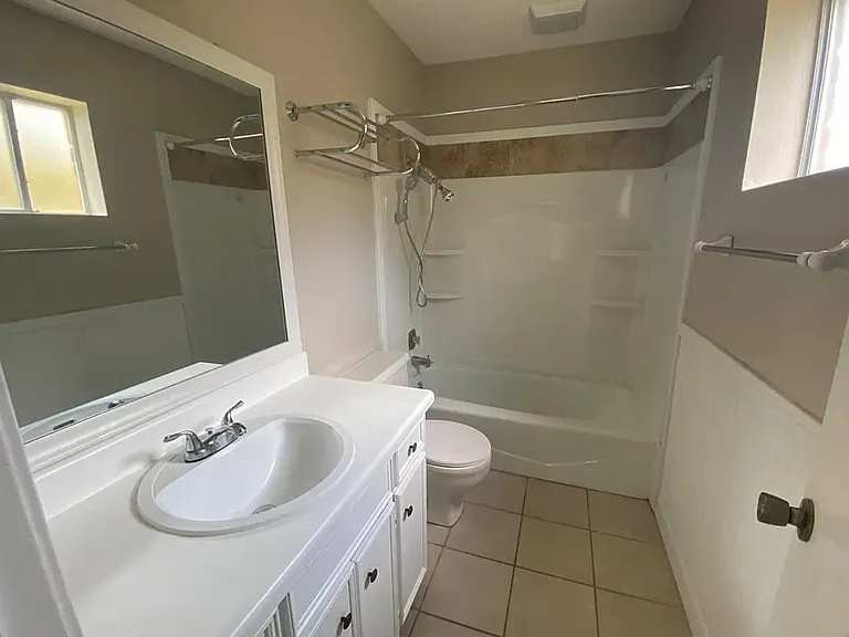 4111 Sleepy Hollow Ln — Photo 14