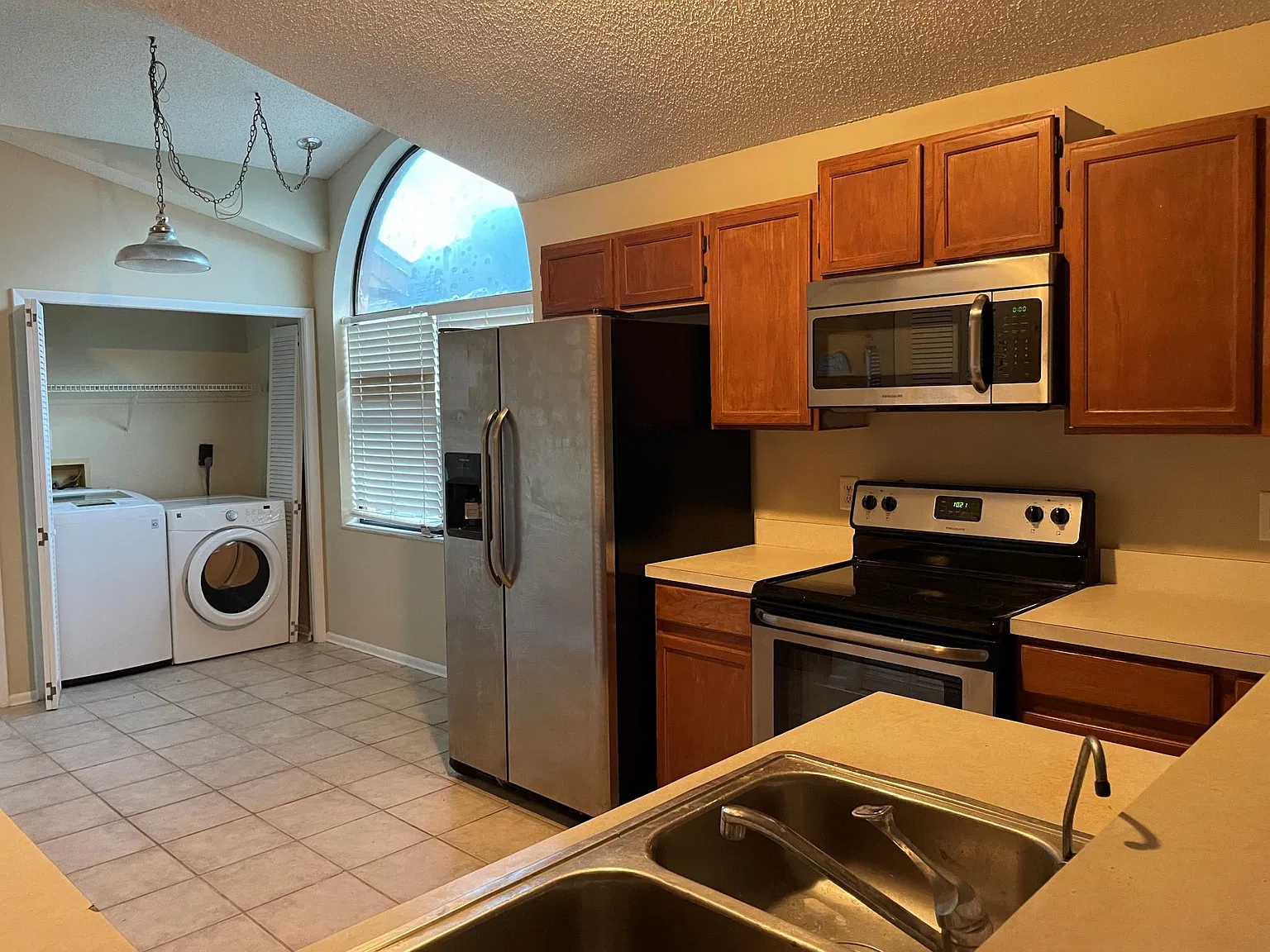 3 bed, 1496 sqft, $2,200 — Photo 3