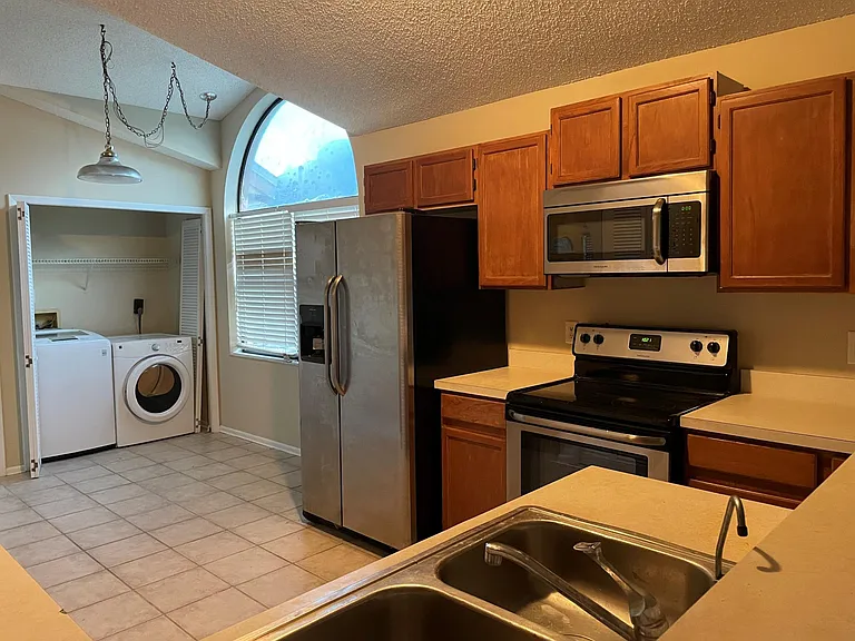 419 Brightview Dr — Photo 3
