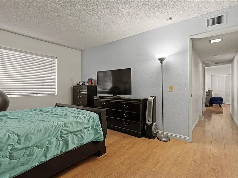 22700 Lakeway Dr #331 — Photo 7
