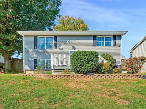 8314 Willow Creek Dr, Roanoke, VA 24019